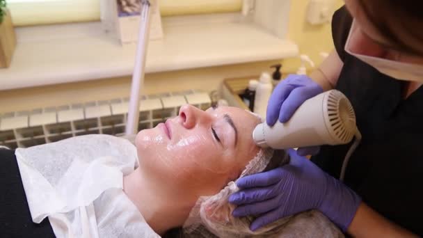 Procédure cryothérapie de la peau du visage — Video