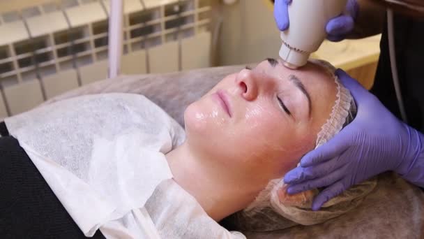 Procedimento crioterapia da pele facial — Vídeo de Stock