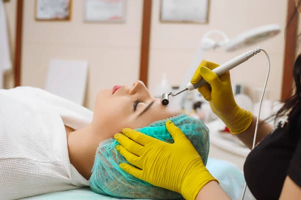 El dispositivo es la cosmetología facial . —  Fotos de Stock