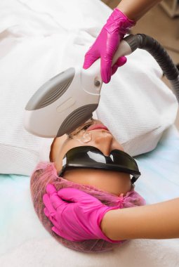 Fotoğraf yüz terapi. Anti-Aging yordamları.