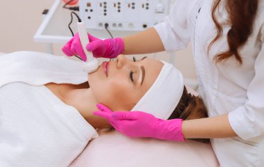 Ultrason boşaltımı prosedürü. Yaşlanma önleyici, kaldırma prosedürü.