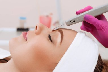 Profesyonel ultrasonik ekipman. Cilt Bakımı.