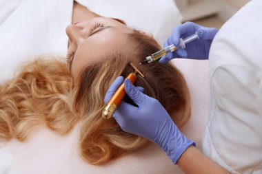 Saç dökülmesi kavramı.