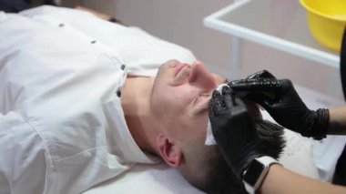 Güzellik salonunda temizlik peeling.