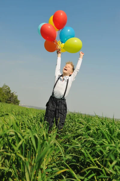 Šťastný Chlapec Balónky Venku — Stock fotografie