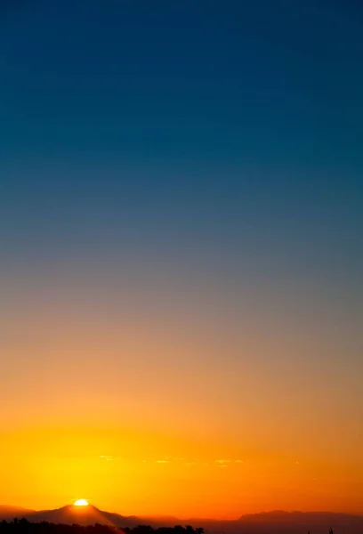 山の夜明け ロイヤリティフリーのストック画像