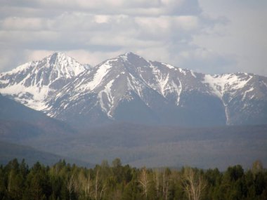En yüksek. Doğu Sayan Dağları. Buryatia Cumhuriyeti.