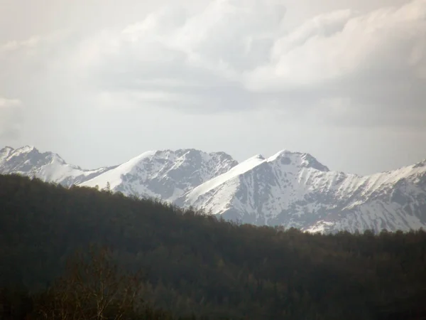 Pico. Montanhas Sayan orientais. A República da Buryatia . — Fotografia de Stock