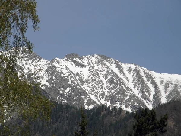 Pico. Montanhas Sayan orientais. A República da Buryatia . — Fotografia de Stock