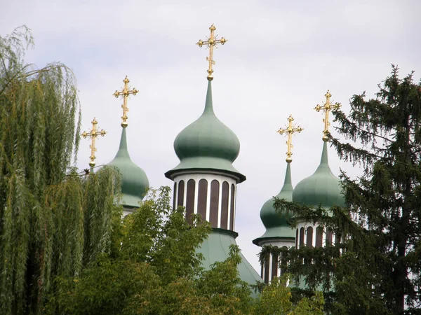 Dómy pravoslavné církve. Kitaevo. — Stock fotografie