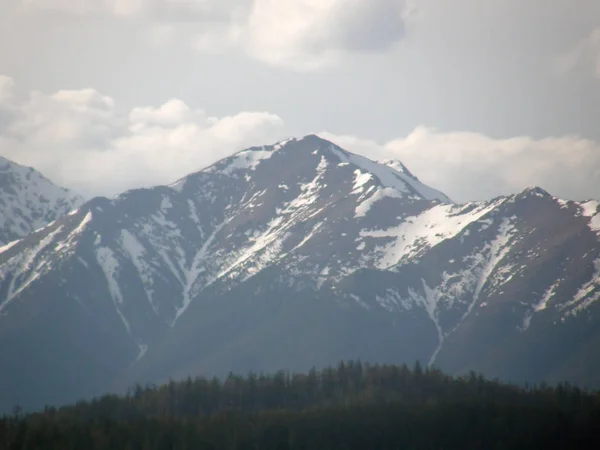 Pico. Montanhas Sayan orientais. A República da Buryatia . — Fotografia de Stock