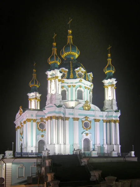 Iglesia de San Andrés por la noche. Kiev . — Foto de Stock