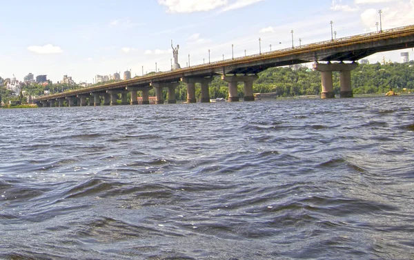 Puente Paton a través del río Dnieper. Kiev . —  Fotos de Stock