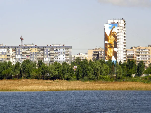 Stadt Kiev vor dem Hintergrund von Seen und Wildtieren. — Stockfoto