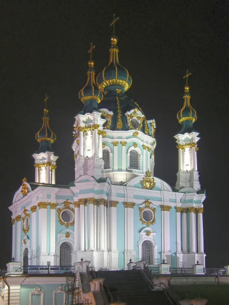 St. andrew 's church bei Nacht. Kiew. — Stockfoto