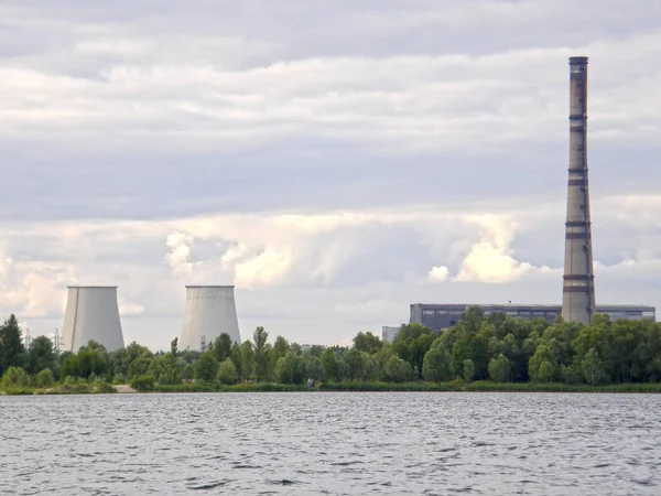 Thermal power station on the shore of Lake Almaznoe. Kiev. — Stock Photo, Image