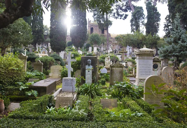 ROMA, ITÁLIA - 11 DE DEZEMBRO DE 2016 - O "Cimitero Acattolico" — Fotografia de Stock