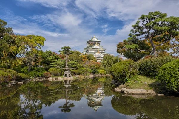 Castillo de Osaka en otoño, Japón — Foto de Stock