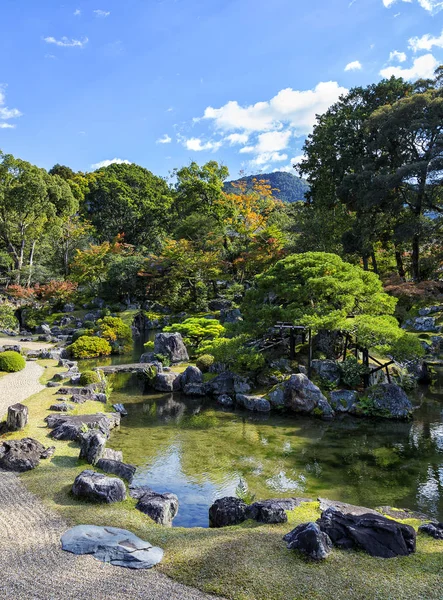 Templo Daigoji y arces otoñales — Foto de Stock