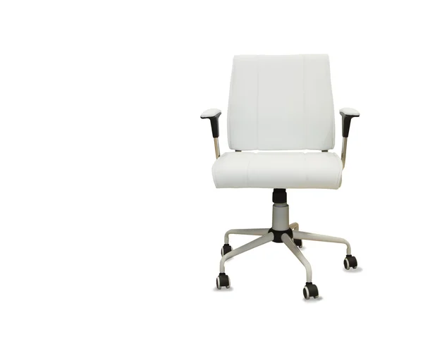 Chaise de bureau en cuir blanc isolé — Photo