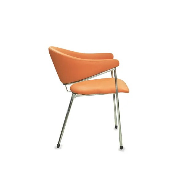La sedia da ufficio in pelle arancione. Isolato — Foto Stock