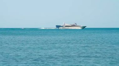 Lüks beyaz hız yat Açık sularda