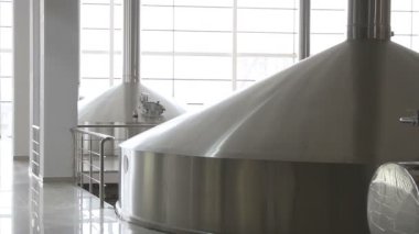 bira üretimi - mash fıçılar. 