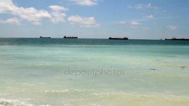 denizde yüzen kirliliği yığını iğrenç