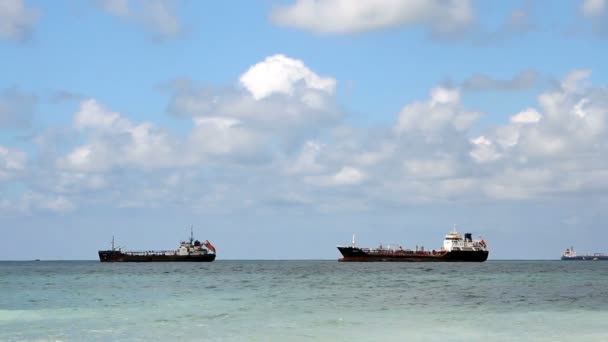 Нафтовий Танкер Плаває Морі — стокове відео