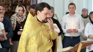 Papa kutsal şehit inanç, umut, sevgi ve Sophia kilisede vaftiz töreni tutar