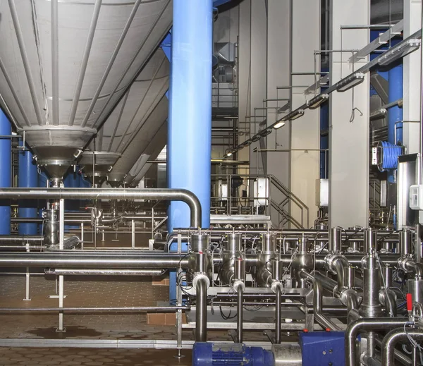 Filteranlage bei einem großen Bierkonzern — Stockfoto