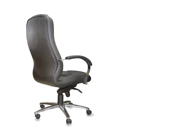 Visszapillantás a modern irodai székre a fekete bőrből. Elszigetelt — Stock Fotó