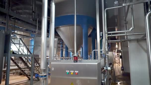 Produção de cerveja - departamento de fermentação — Vídeo de Stock