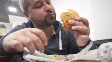 Hangry adam yeme büyük hamburger fast food Cafe