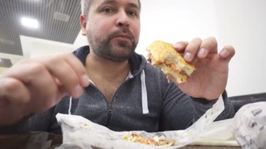Hangry adam yeme büyük hamburger fast food Cafe