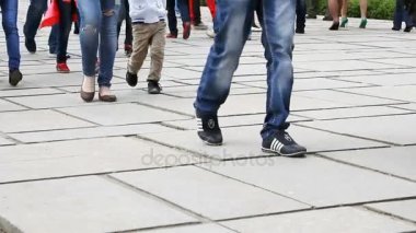 Volgograd, Rusya Federasyonu - 09 Mayıs, 2015: kişi arası bir yaya geçidi yola. 
