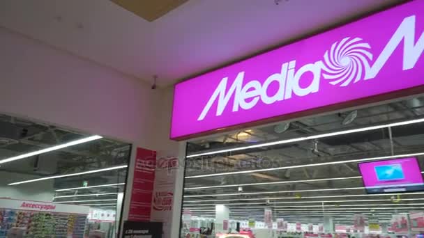 Entrance in to an electronics and home appliances Media Markt store — Stock Video