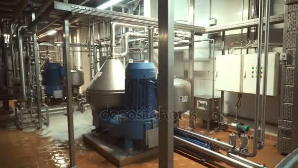 Système de filtre moderne dans une grande entreprise de bière — Video