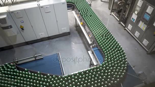 Modern conveyor for water bottling machine — Stock Video
