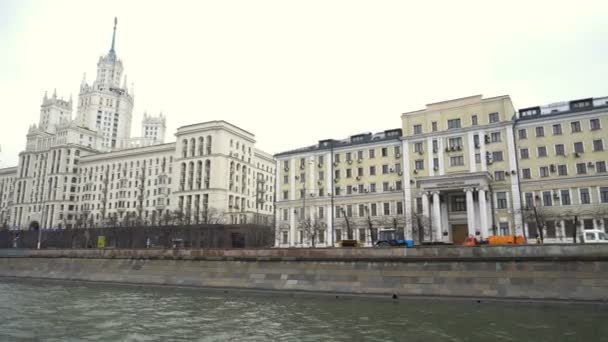 Περιήγηση Στα Αξιοθέατα Στις Όχθες Του Ποταμού Μόσχα — Αρχείο Βίντεο