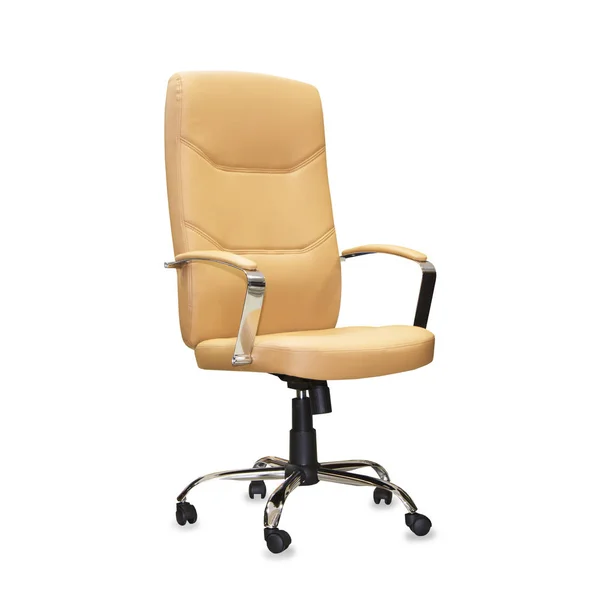 Chaise de bureau moderne en cuir beige. Isolé — Photo