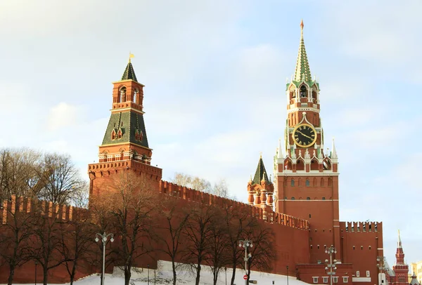 Torre del Kremlin Spasskay en la Plaza Roja —  Fotos de Stock
