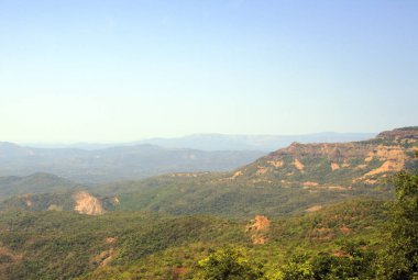 tepenin yüksekliği vadiden görünümünü