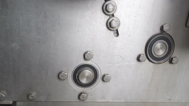 Rotation of the bearing on the panel of the machine in production — Stock Video