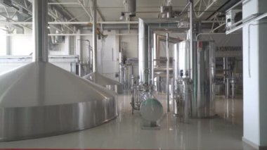 bira üretimi - mash fıçılar. 