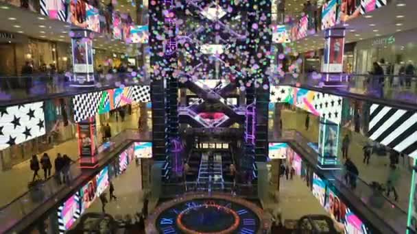 Diseño futurista del atrio en el centro comercial Evropeisky — Vídeo de stock