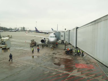 Trafik büyük yolcu uçakları ve hizmet otomobil hava binmek