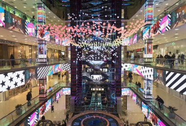 Atrium alışveriş merkezi Evropeisk fütüristik tasarımı