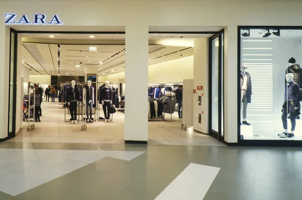 Zara butik i köpcentret Aquarell — Stockfoto