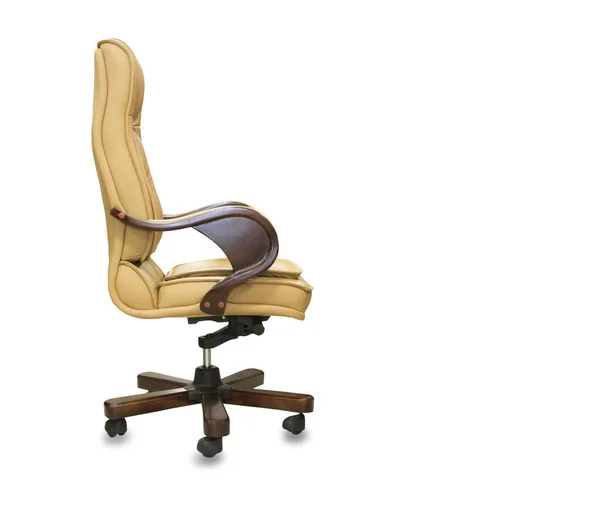 La sedia da ufficio in pelle beige. Isolato — Foto Stock
